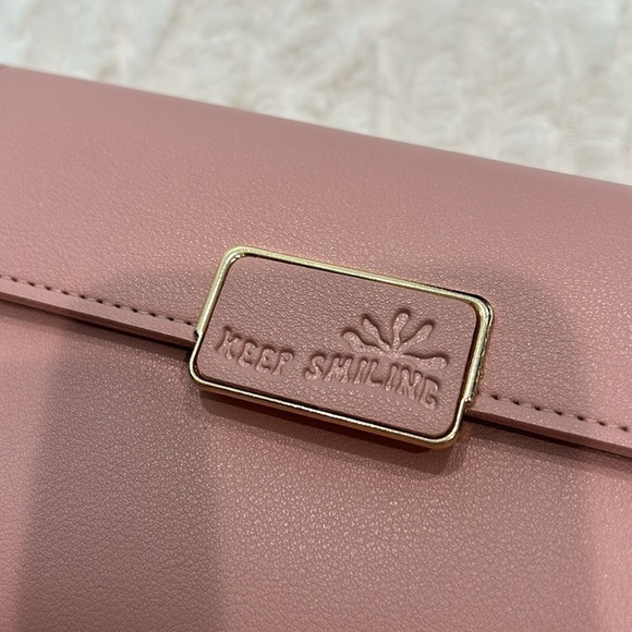 Ale hop Keep Smiling Ale Hop Mauve Pink Wallet and detachable chain strap new - Picture 2 of 7